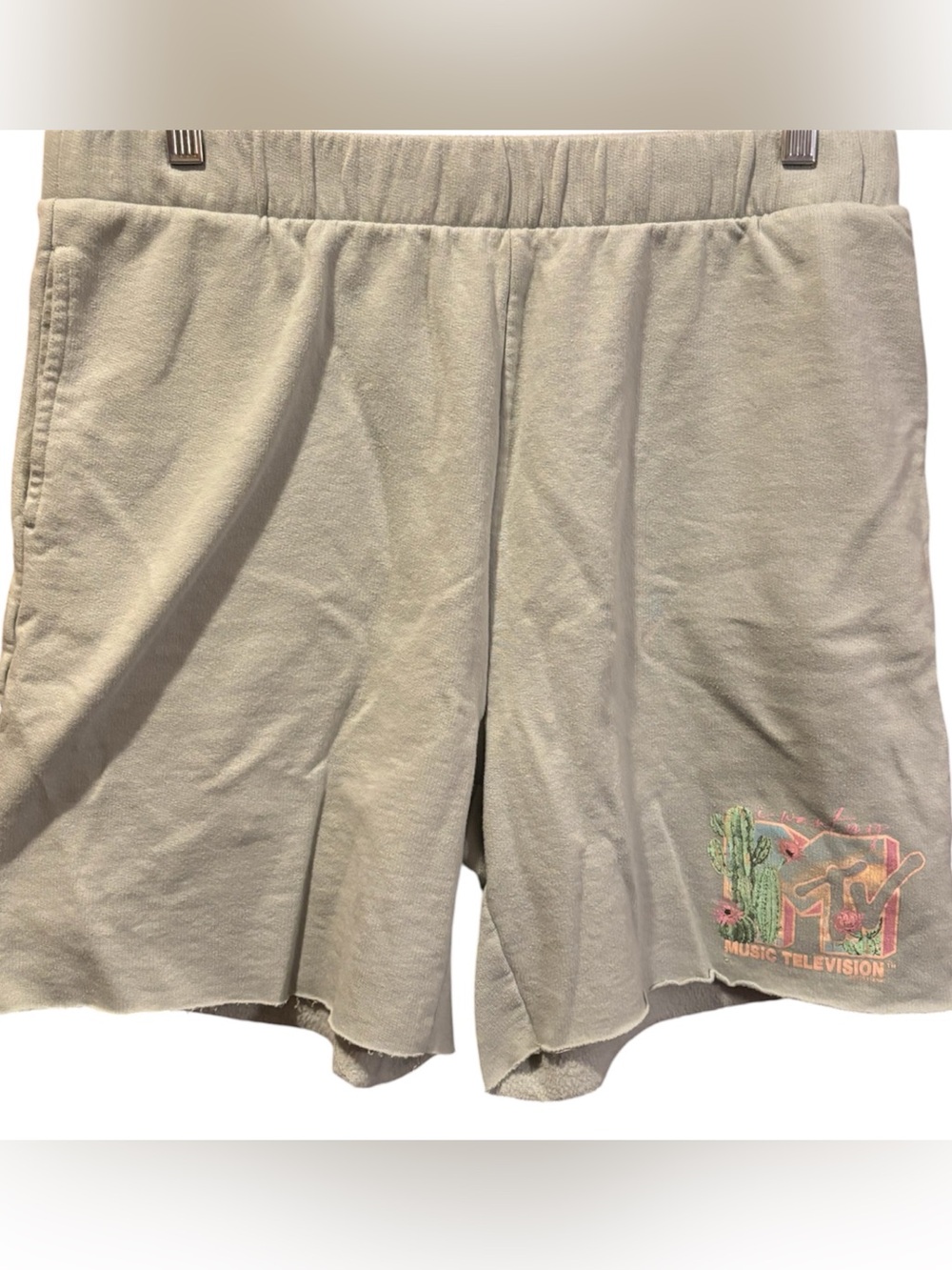 Light green MTV graphic sweat shorts XL